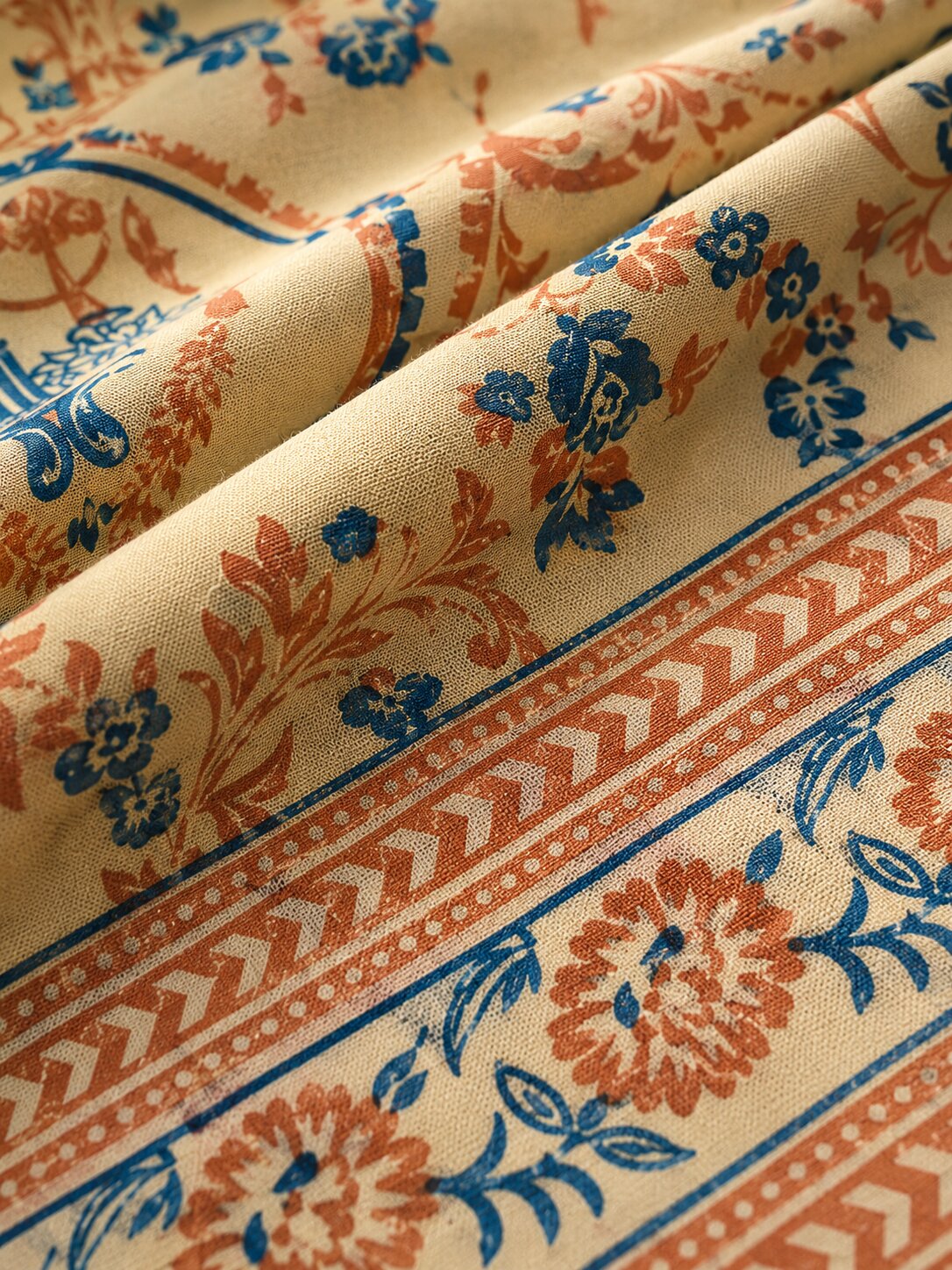 CROFF 100% Pure Cotton King Size Jaipuri Printed Bedsheet with 2 Pillow Covers | Soft & Breathable | 93 × 108 Inches | Beige & Blue Floral