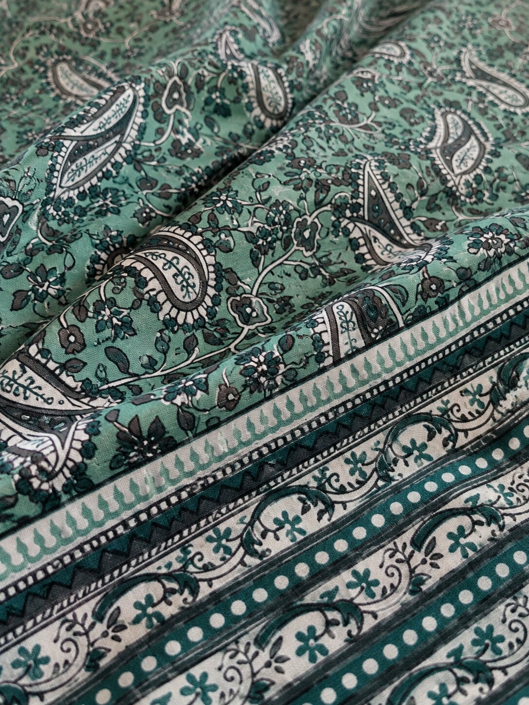 CROFF 100% Pure Cotton King Size Jaipuri Printed Bedsheet with 2 Pillow Covers | Soft & Breathable | 93 × 108 Inches | Sage Green Paisley Floral
