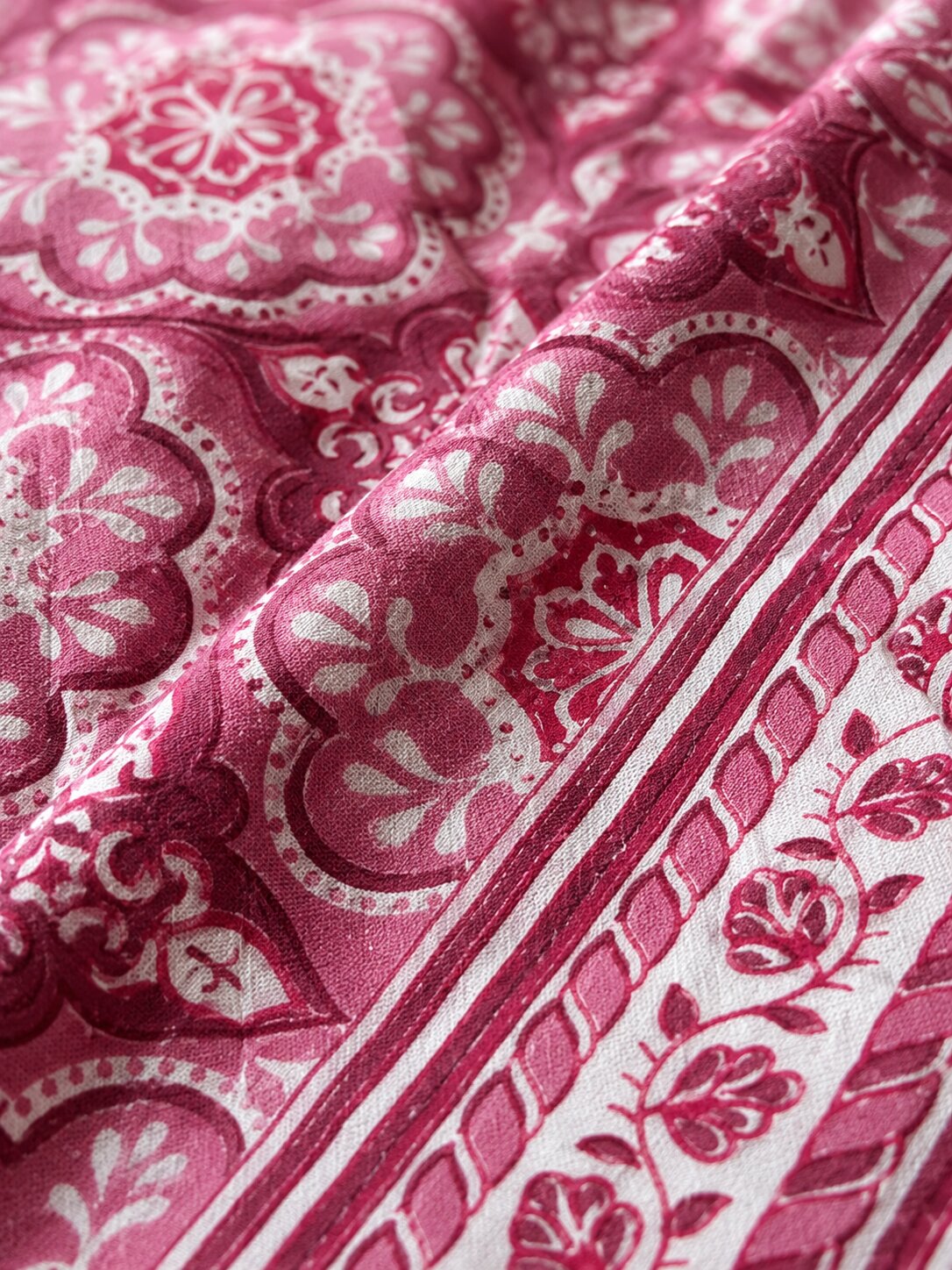 CROFF 100% Pure Cotton King Size Jaipuri Printed Bedsheet with 2 Pillow Covers | Soft & Breathable | 93 × 108 Inches | Rose Pink Floral Medallion