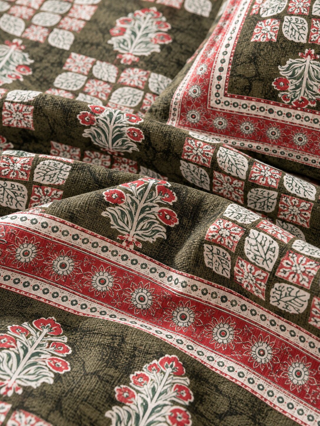 CROFF Olive Green & Pink Traditional Jaipuri Print Pure Cotton King Size Bedsheet with 2 Pillow Covers